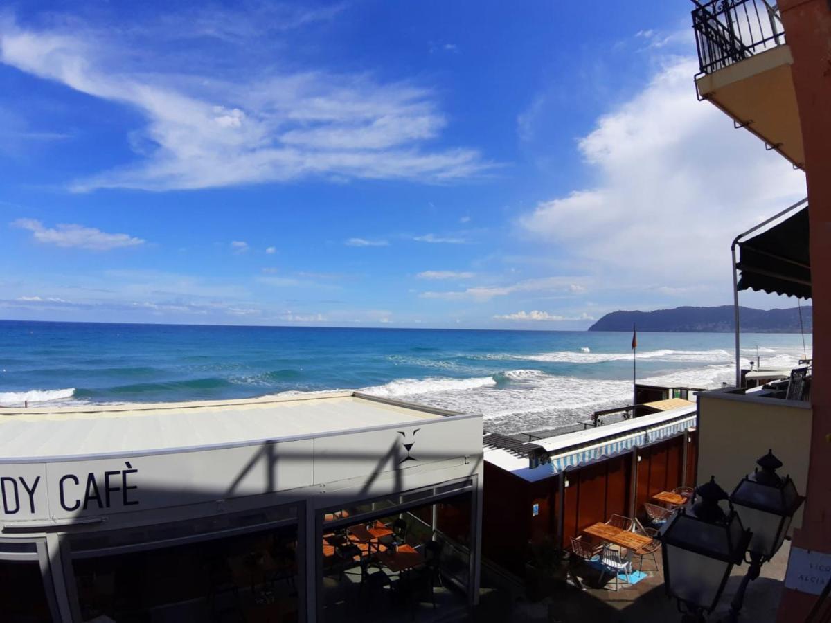 Appartamento fronte mare con terrazzo zio Alassio Esterno foto