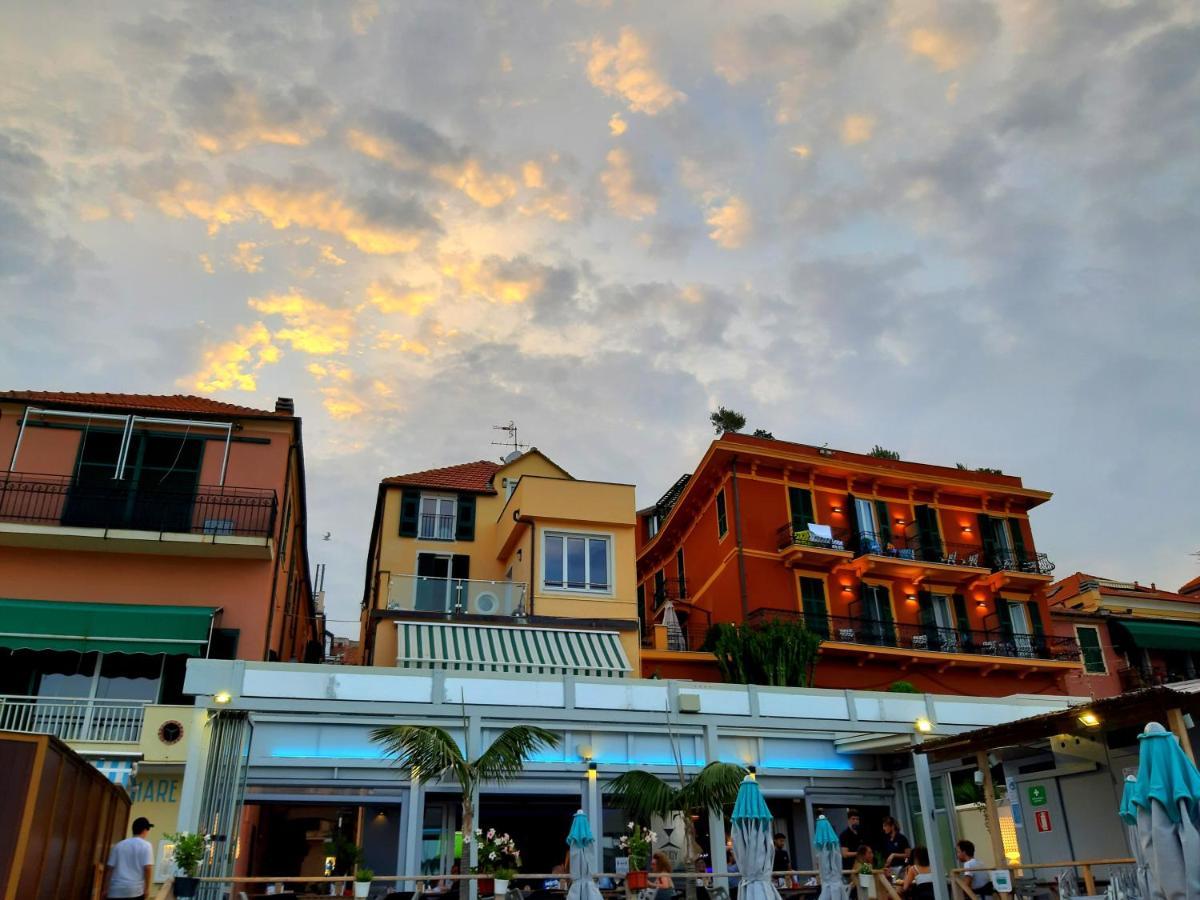 Appartamento fronte mare con terrazzo zio Alassio Esterno foto