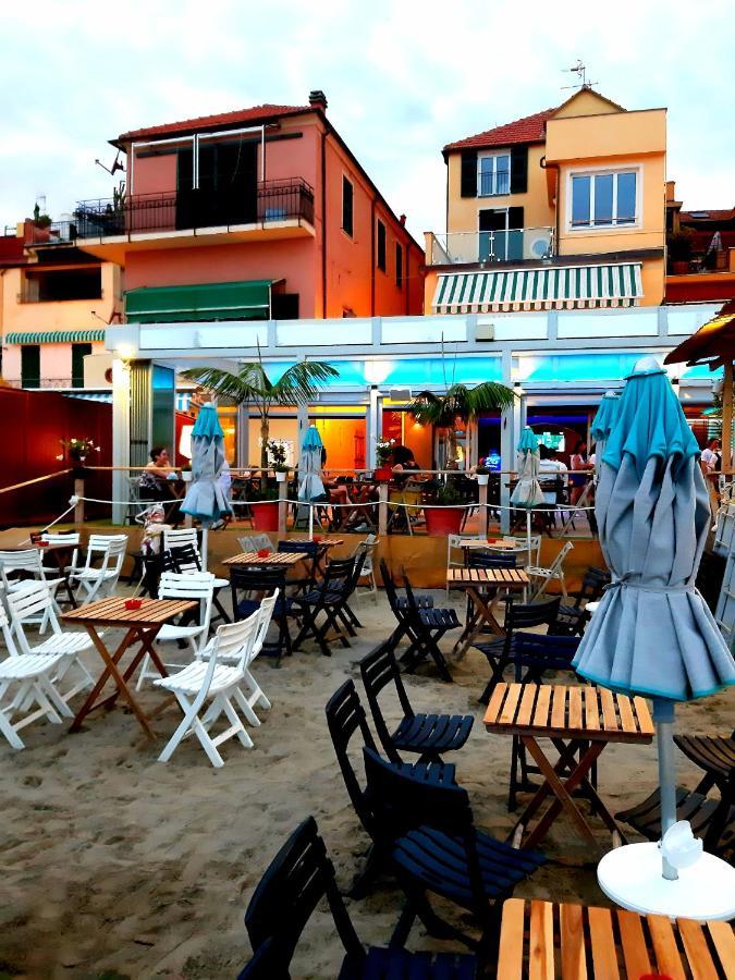 Appartamento fronte mare con terrazzo zio Alassio Esterno foto