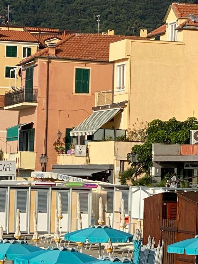 Appartamento fronte mare con terrazzo zio Alassio Esterno foto