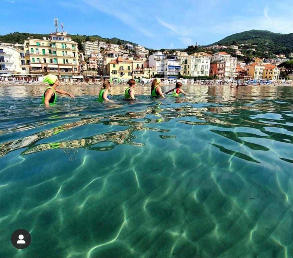 Appartamento fronte mare con terrazzo zio Alassio Esterno foto